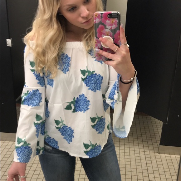 Cute blouse - Picture 2 of 2